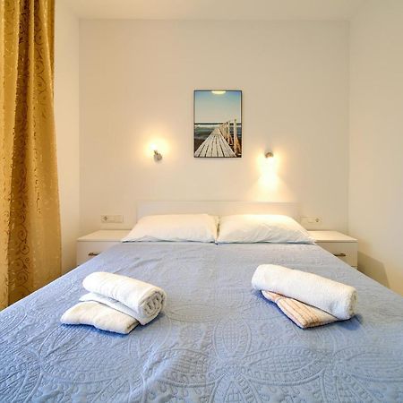 Apartmani Mara Matic Малинска Экстерьер фото
