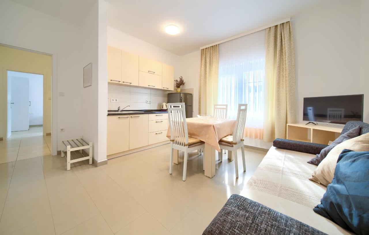 Apartmani Mara Matic Малинска Экстерьер фото