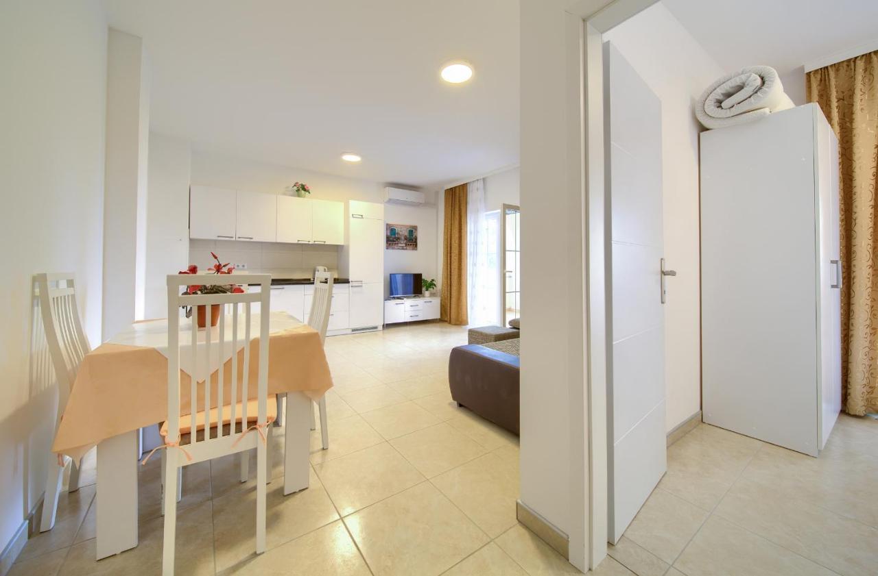 Apartmani Mara Matic Малинска Экстерьер фото