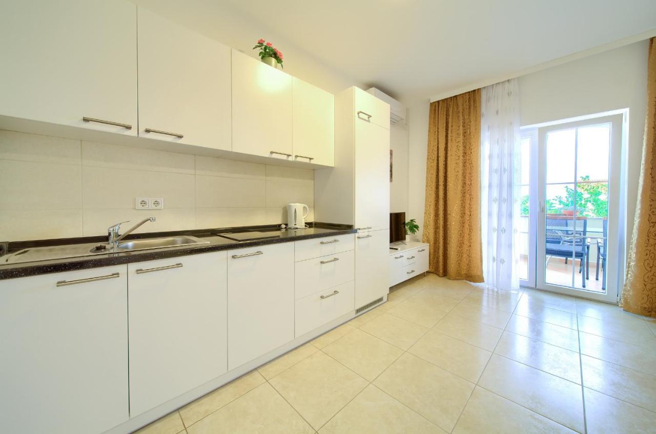Apartmani Mara Matic Малинска Экстерьер фото
