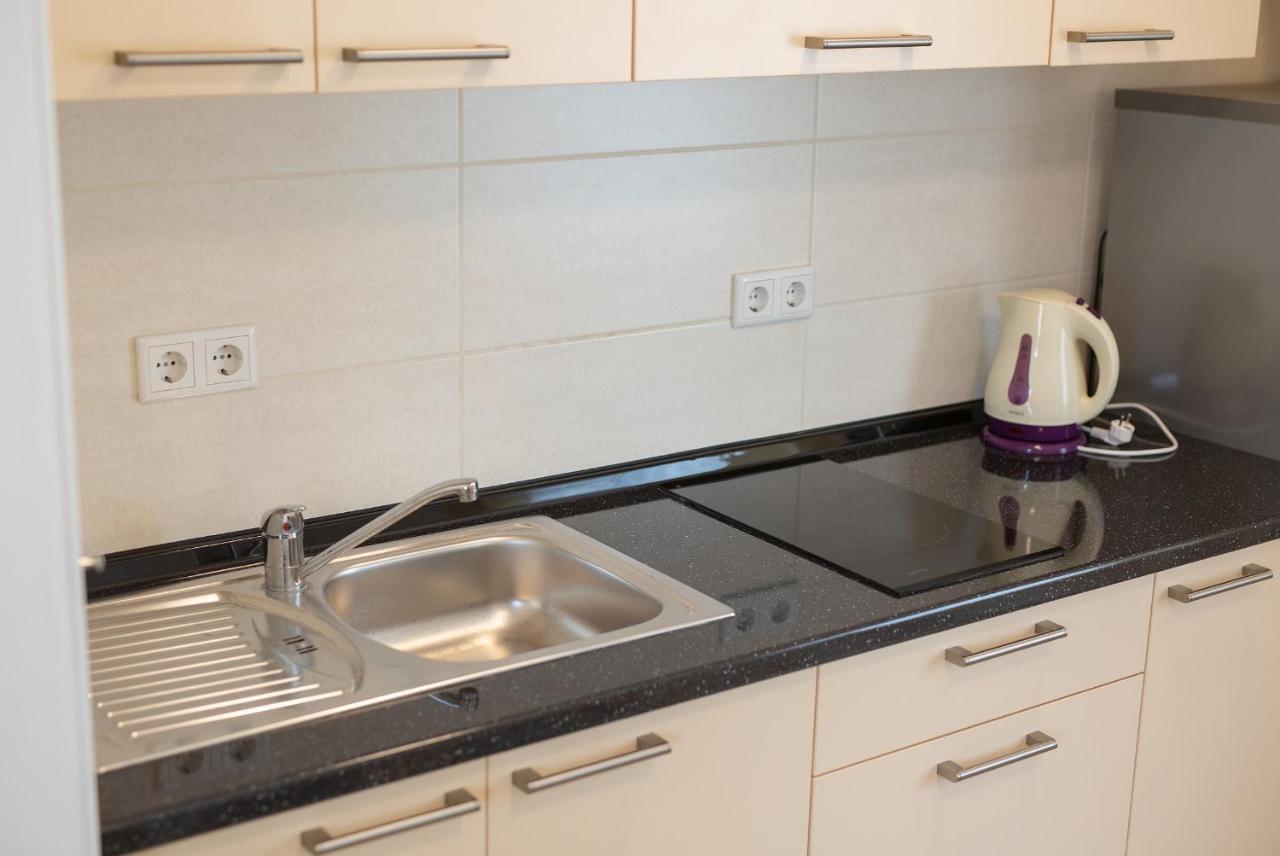 Apartmani Mara Matic Малинска Экстерьер фото