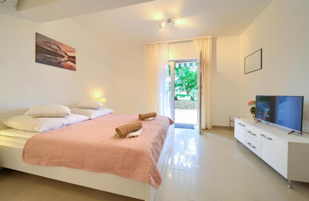 Apartmani Mara Matic Малинска Экстерьер фото