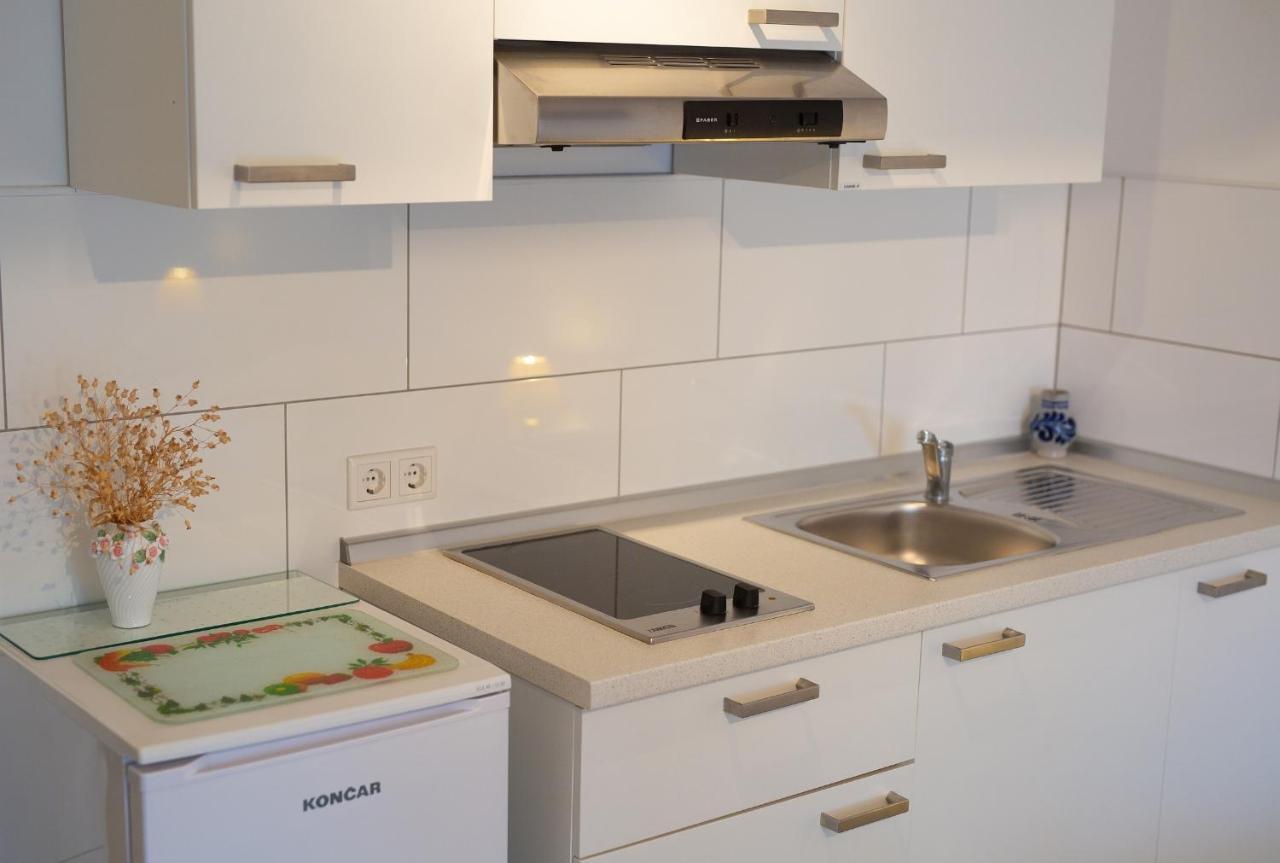 Apartmani Mara Matic Малинска Экстерьер фото