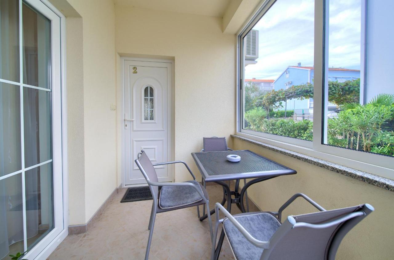 Apartmani Mara Matic Малинска Экстерьер фото