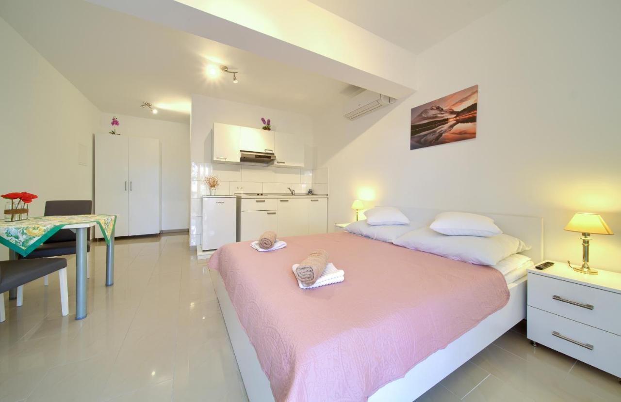 Apartmani Mara Matic Малинска Экстерьер фото