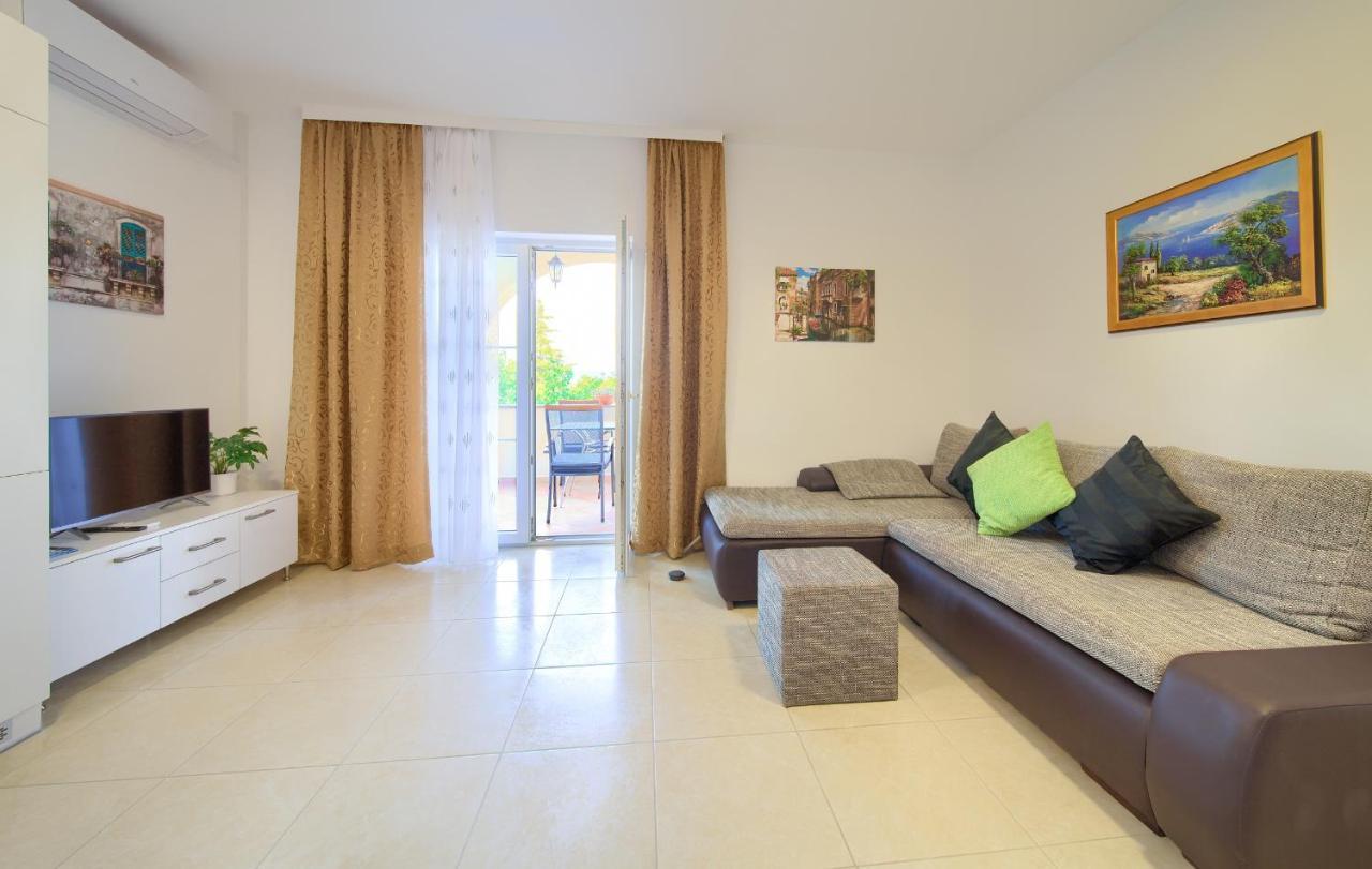 Apartmani Mara Matic Малинска Экстерьер фото