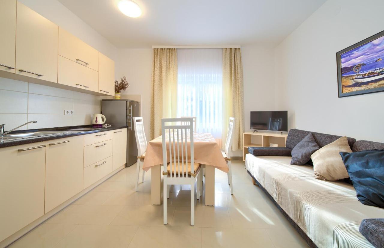 Apartmani Mara Matic Малинска Экстерьер фото